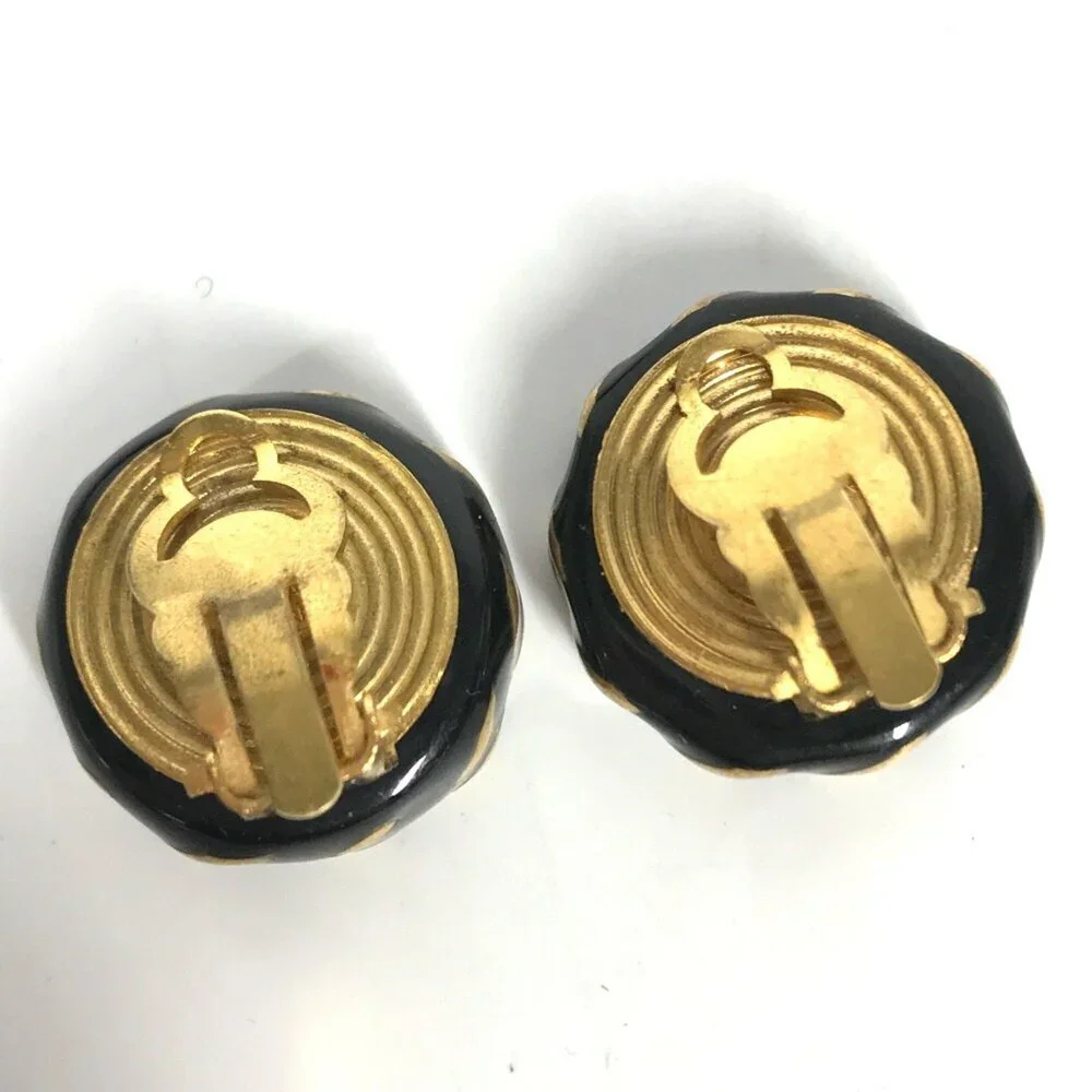 CHANEL Vintage Black Logo Earrings - Picture 4 of 8